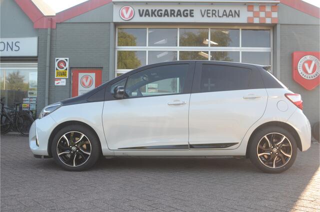 Toyota YARIS 1.5 VVT-i Dynamic pano, two-tone, boekjes,als nieuw! 16 inch velgen, camera, cruisecontrol, enz.. zie foto's 12 MND. GARANTIE
