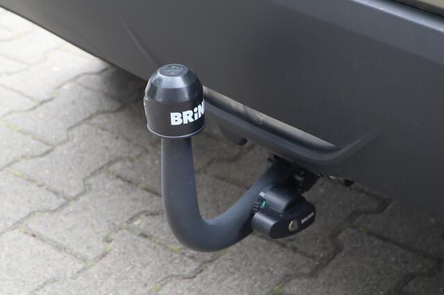 Toyota YARIS 1.5 VVT-i Dynamic Trekhaak/Head-up/Stuur/Stoelverwarming
