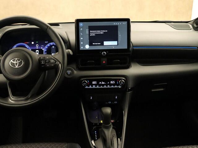 Toyota YARIS 1.5 Hybrid 130 Launch Edition - ORIGINEEL NEDERLANDSE AUTO - NAVIGATIE - PANORAMADAK - 17 INCH LICHT METALEN VELGEN - HEAD UP DISPLAY - JBL AUDIO - TWO TONE LAK - STOELEN/ STUUR VERWARMD