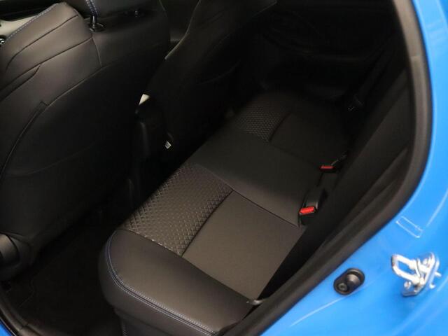Toyota YARIS 1.5 Hybrid 130 Launch Edition - ORIGINEEL NEDERLANDSE AUTO - NAVIGATIE - PANORAMADAK - 17 INCH LICHT METALEN VELGEN - HEAD UP DISPLAY - JBL AUDIO - TWO TONE LAK - STOELEN/ STUUR VERWARMD