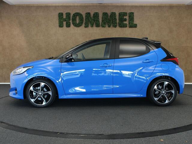 Toyota YARIS 1.5 Hybrid 130 Launch Edition - ORIGINEEL NEDERLANDSE AUTO - NAVIGATIE - PANORAMADAK - 17 INCH LICHT METALEN VELGEN - HEAD UP DISPLAY - JBL AUDIO - TWO TONE LAK - STOELEN/ STUUR VERWARMD