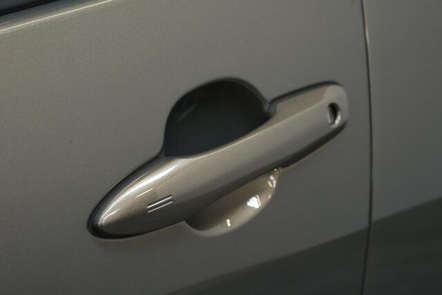 Toyota YARIS 1.5 Hybrid 115 First Edition, All Seasons