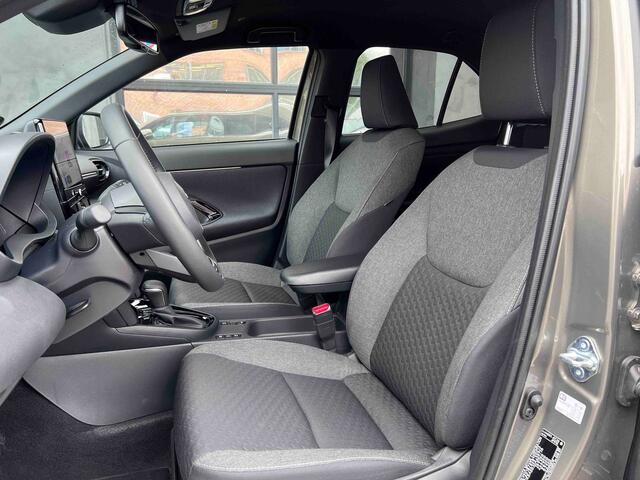 Toyota YARIS Cross 1.5 Hybrid 115 Business Plus |Navi|Carplay|PDC V+A|Dodehoek|Stoel en stuurverwarming|