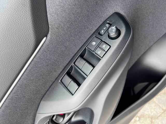 Toyota YARIS Cross 1.5 Hybrid 115 Business Plus |Navi|Carplay|PDC V+A|Dodehoek|Stoel en stuurverwarming|
