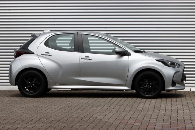 Toyota YARIS 1.5 Hybrid Active Navi / Carplay / Camera