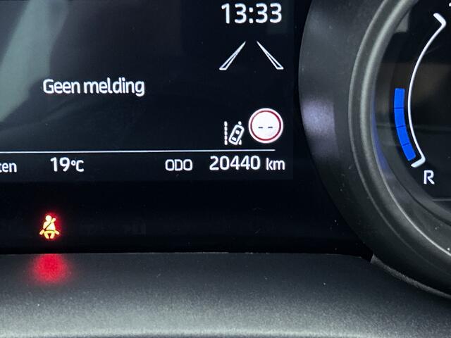 Toyota YARIS 1.5 VVT-i Dynamic 850kg trekgewicht | Apple Carplay/Android Auto | Lichtmetalen Velgen | NL-Auto | Dealeronderhouden |