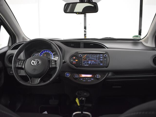 Toyota YARIS 1.5 Hybrid Dynamic Navi | Trekhaak | Panoramadak