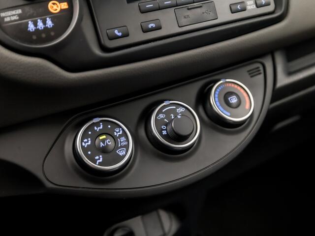 Toyota YARIS 1.0 VVT-i Sport (AIRCO, BLUETOOTH, ELEK RAMEN, SPORTSTOELEN, MULTIFUNCTIONEEL STUURWIEL, NIEUWE APK, NIEUWSTAAT)