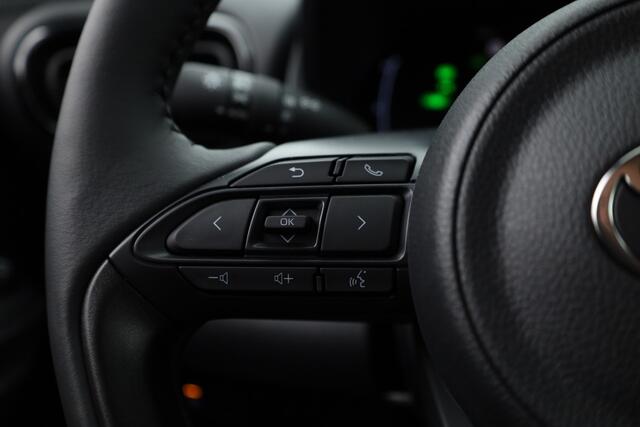Toyota YARIS Cross 1.5 Hybrid Teamplayer 130pk | Winter pack | Safety pack | Navi | Adapt. Cruise | Camera | Keyless