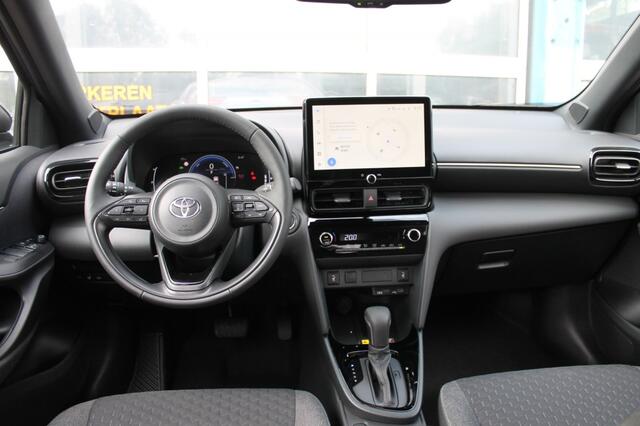 Toyota YARIS 1.5 HYBRID 115 FIRST Teamplayer / Winterpack