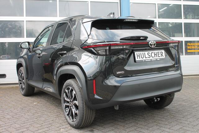 Toyota YARIS 1.5 HYBRID 115 FIRST Teamplayer / Winterpack