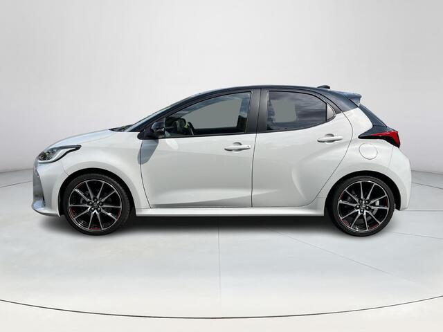 Toyota YARIS 1.5 Hybrid GR Sport | Navigatie | Sportstoelen | Stoelverwarming | 18 inch LM-velgen |