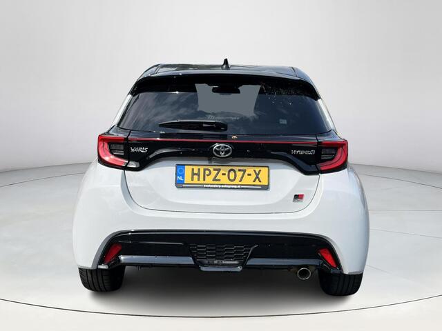 Toyota YARIS 1.5 Hybrid GR Sport | Navigatie | Sportstoelen | Stoelverwarming | 18 inch LM-velgen |