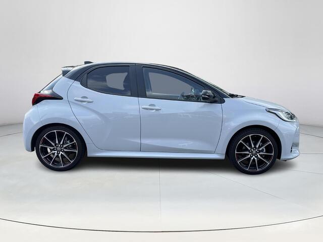 Toyota YARIS 1.5 Hybrid GR Sport | Navigatie | Sportstoelen | Stoelverwarming | 18 inch LM-velgen |