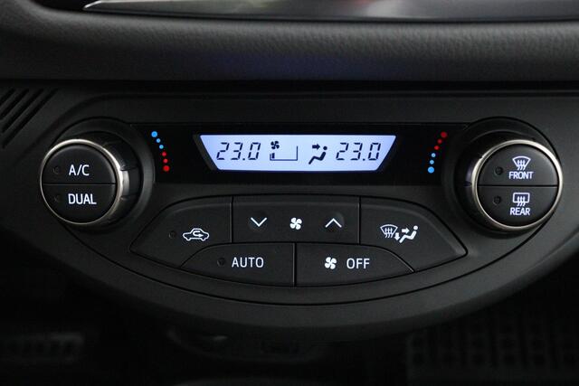 Toyota YARIS 1.5 Hybrid Dynamic Bi-Tone | Trekhaak | Navigatie | Climate control | Keyless |