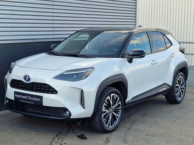 Toyota YARIS Cross 1.5 Hybrid Adventure CVT-Automaat Bi-Tone Parelmoer wit met zwart dak | Dodehoekdetectie | Achteruitrij camera| Stoelverwarming | Adaptive cruise control | Trekhaak | All season banden | Keyless | Parkeersensoren |