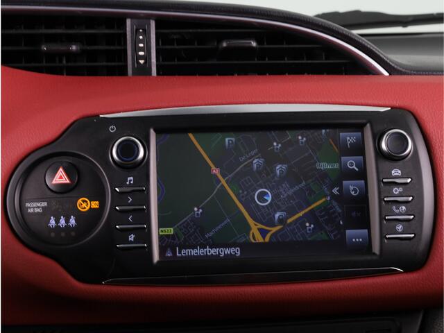 Toyota YARIS 1.5 Hybrid Bi-Tone | Navigatie | Climate Control | Parkeercamera |