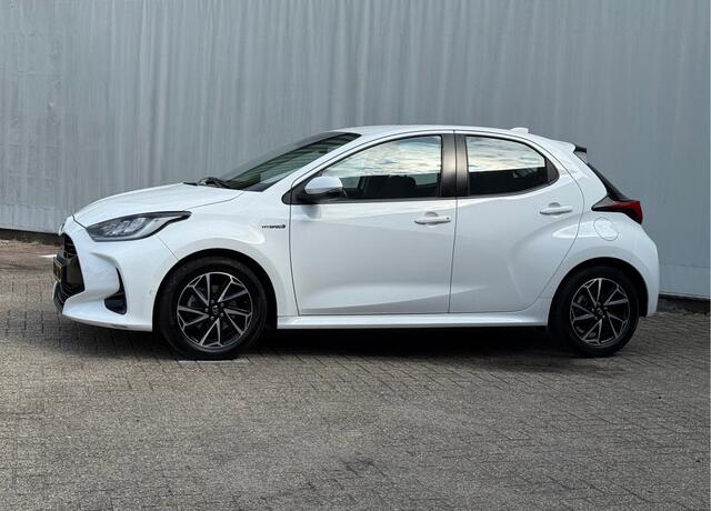 Toyota YARIS 1.5 Hybrid First Edition / Nw. model!/ Cam /Nav