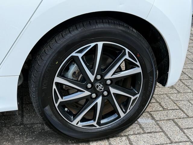 Toyota YARIS 1.5 Hybrid First Edition / Nw. model!/ Cam /Nav