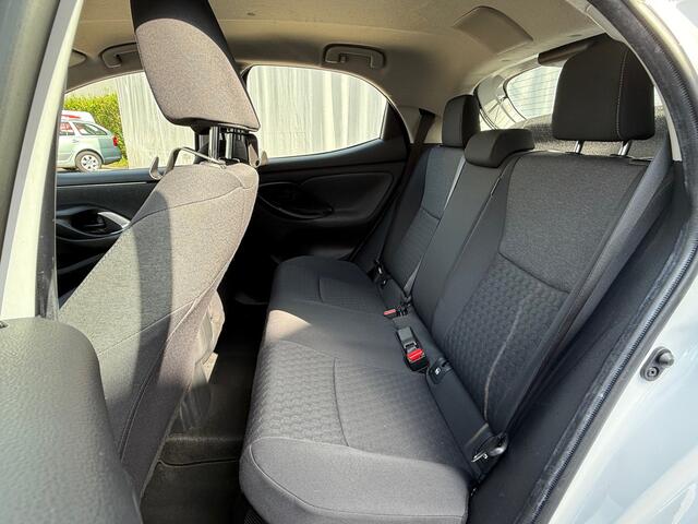 Toyota YARIS 1.5 Hybrid First Edition / Nw. model!/ Cam /Nav