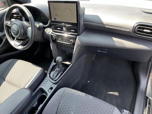 Toyota YARIS Cross 1.5 Hybrid Dynamic | Navigatie | Stoel- + stuurverwarming | Keyless entry | 17 inch LM-velgen |