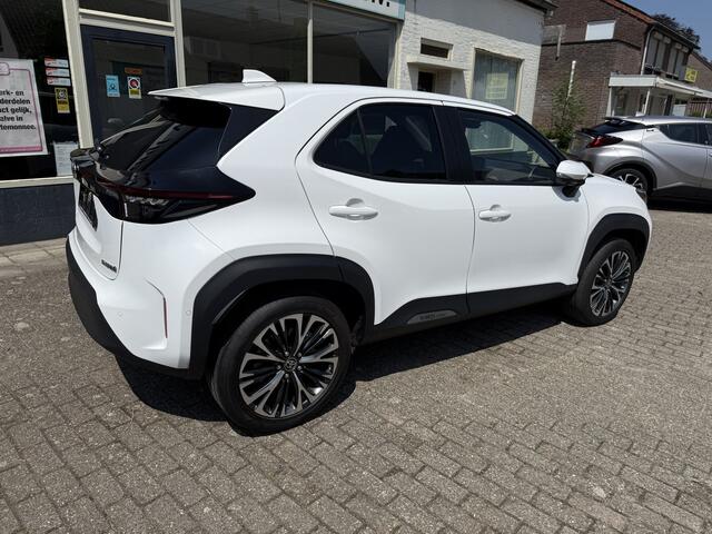 Toyota YARIS Cross 1.5 Hybrid Panoramadak, Adaptive cruisecontrole, Borden herkenning