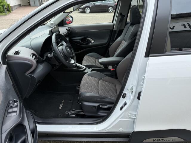 Toyota YARIS Cross 1.5 Hybrid Panoramadak, Adaptive cruisecontrole, Borden herkenning