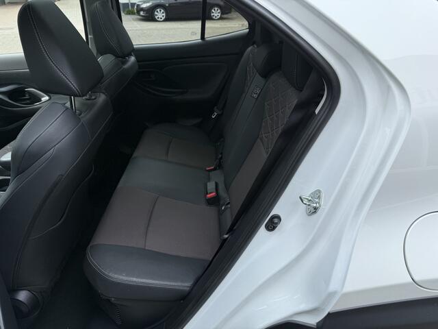 Toyota YARIS Cross 1.5 Hybrid Panoramadak, Adaptive cruisecontrole, Borden herkenning