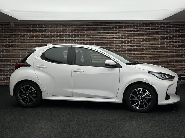 Toyota YARIS 1.5 Hybrid Dynamic Camera Led weinig KM