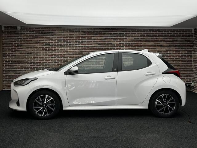 Toyota YARIS 1.5 Hybrid Dynamic Camera Led weinig KM