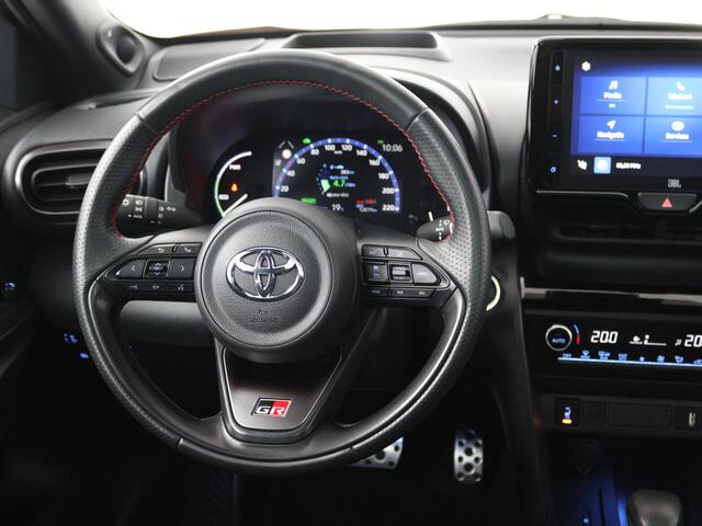 Toyota YARIS Cross 1.5 Hybrid GR Sport Limited | Treeplanken | Panoramadak |
