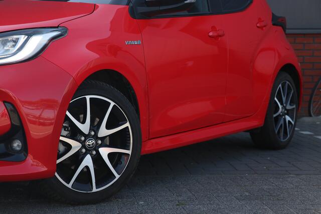 Toyota YARIS 1.5 Hybrid Launch Edition panorama | head-up | JBL | side assist |