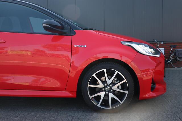 Toyota YARIS 1.5 Hybrid Launch Edition panorama | head-up | JBL | side assist |