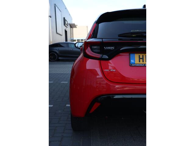Toyota YARIS 1.5 Hybrid Launch Edition panorama | head-up | JBL | side assist |