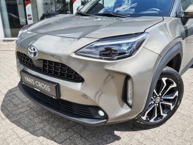 Toyota YARIS 1.5 Hybrid Dynamic Plus | Pano | Head-Up Display | Navi | Stoelv