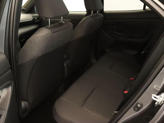 Toyota YARIS Cross 1.5 Hybrid 130 Business Plus - DODEHOEK DETECTIE - 17 INCH LICHT METALEN VELGEN - NAVIGATIE - STUUR-STOEL-VOORRUITVERWARMING - PARKEERSENSOREN VOOR/ ACHTER - KEYLESS ENTRY & START - LICHT EN REGENSENSOR