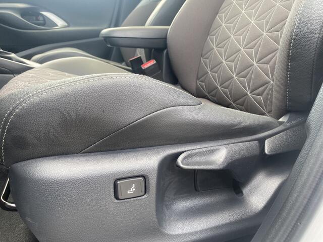 Toyota YARIS Cross 1.5 Hybrid Executive Panorama Trekhaak NL Auto HUD PDC Navi Carplay Stoel Verw