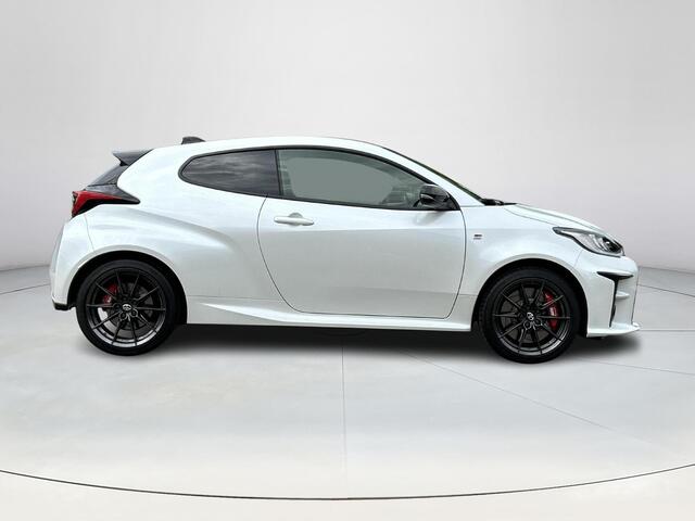 Toyota YARIS 1.6 GR Performance | AWD | Stoel-/stuurverwarming | Rijklaarprijs incl. garantie |