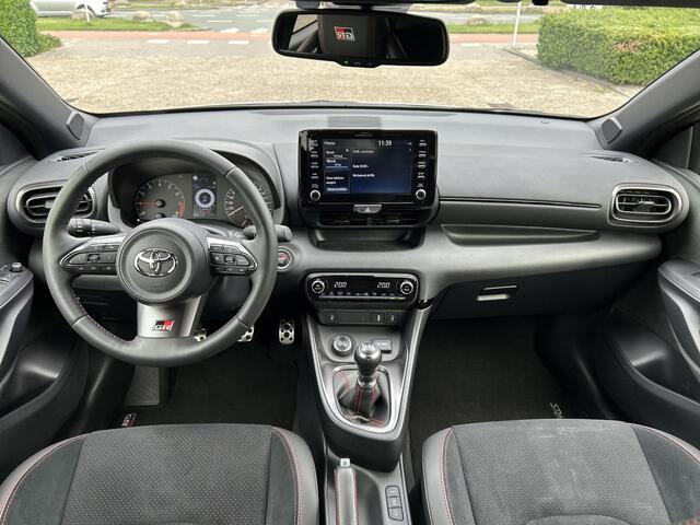 Toyota YARIS 1.6 GR Performance | AWD | Stoel-/stuurverwarming | Rijklaarprijs incl. garantie |