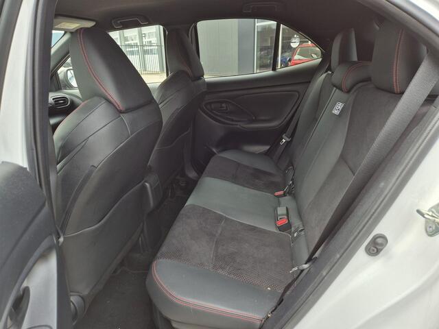 Toyota YARIS Cross 1.5 Hybrid GR Sport Navigatie | Achteruitrijcamera | Elektrisch bedienbare achterklep |