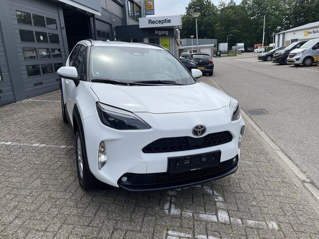 Toyota YARIS Cross 1.5 Hybrid 115 Business Automaat 2 Persoons Auto met laadvloer.