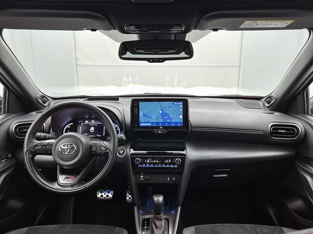 Toyota YARIS Cross 1.5 Hybrid GR Sport | Panoramadak | JBL | Bi-Tone | Stoelverwarming | Blindspot |