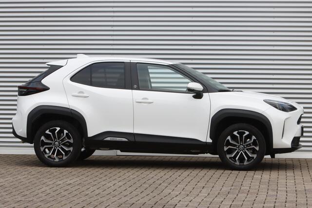 Toyota YARIS Cross 1.5 Hybrid Team-D Wit-parelmoer / Winter Pack / Navi