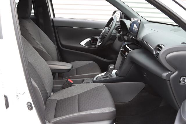Toyota YARIS Cross 1.5 Hybrid Team-D Wit-parelmoer / Winter Pack / Navi