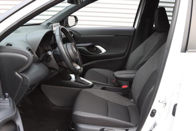 Toyota YARIS Cross 1.5 Hybrid Team-D Wit-parelmoer / Winter Pack / Navi