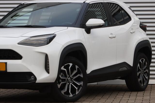 Toyota YARIS Cross 1.5 Hybrid Team-D Wit-parelmoer / Winter Pack / Navi