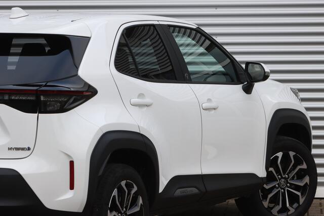 Toyota YARIS Cross 1.5 Hybrid Team-D Wit-parelmoer / Winter Pack / Navi
