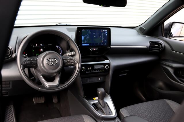 Toyota YARIS Cross 1.5 Hybrid Team-D Wit-parelmoer / Winter Pack / Navi