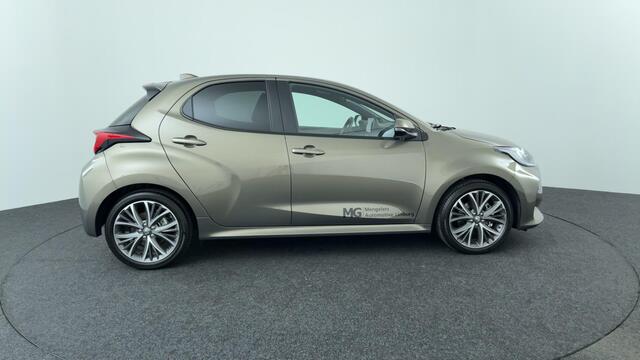 Toyota YARIS 1.5 Hybrid 130 Executive / Panoramadak / HUD / JBL