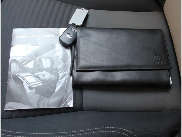Toyota YARIS 1.5 Hybrid Dynamic CLIMATE | CRUISE | LED | CAMERA | CARPLAY | KEYLESS